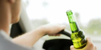 Можно ли пить безалкогольное пиво в стоящем автомобиле?  - today.ua