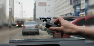Чем опасны присоски на лобовом стекле машины?  - today.ua