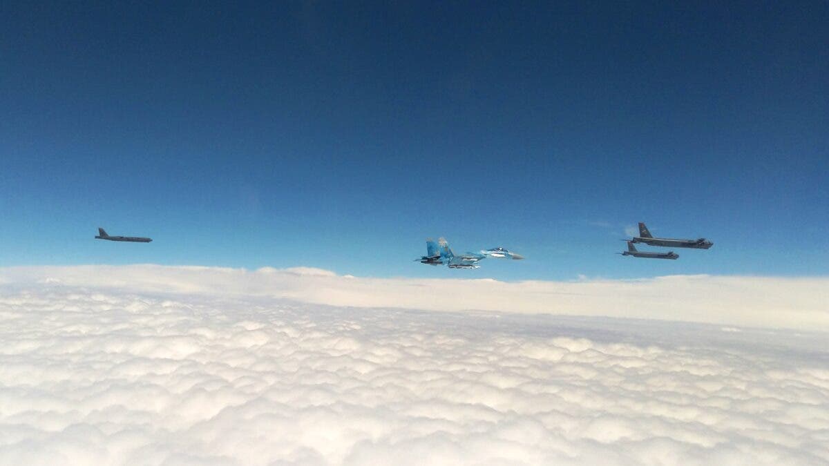 Ядерні бомбардувальники США в небі над Україною: реакція російських військових