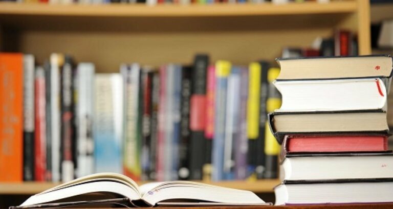 В украинских школах возник дефицит учебников: кого из учеников “обделили“    - today.ua
