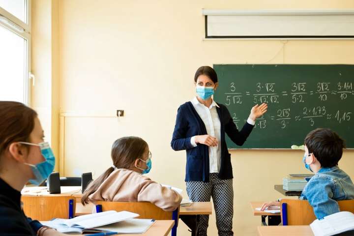 Разгул коронавируса в школах и детсадах: антисептики и маски не помогут – нет основного - today.ua