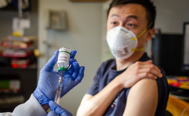 Степанов розповів, чому китайська вакцина від коронавірусу з'явиться в Україні першою