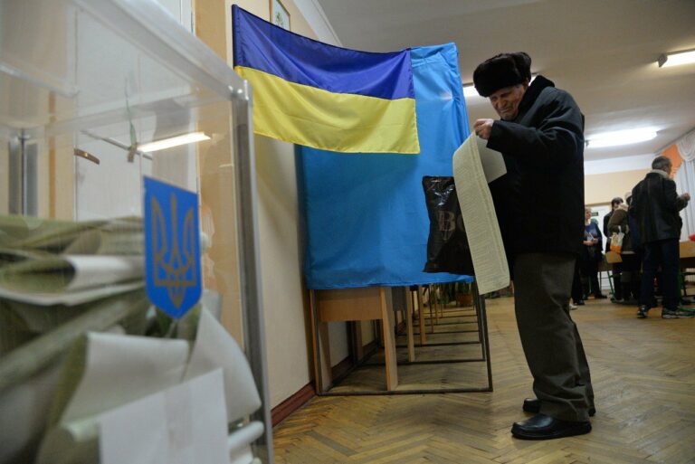 Долг исполнят все: на выборы будут пускать даже людей с симптомами коронавируса - today.ua
