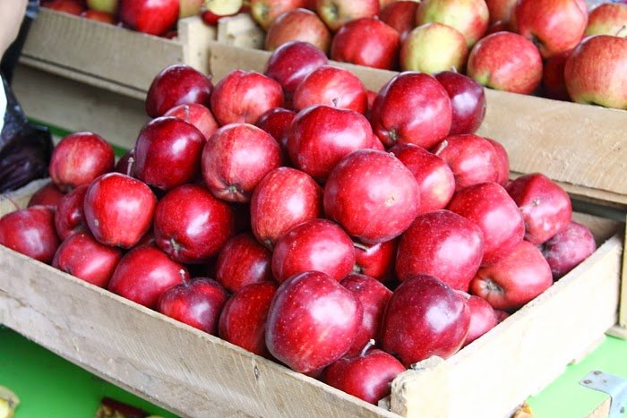 Пора запасатися на зиму: в Україні різко подешевшали яблука - today.ua