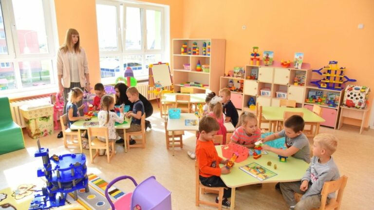 Дитячі садки в Україні реформують: що буде з зарплатами вихователів  - today.ua
