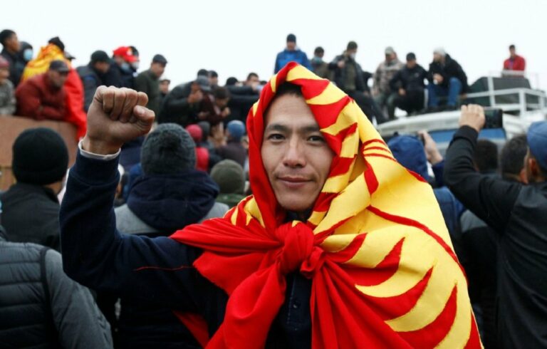 Президент и премьер Кыргызстана исчезли: в любой момент страна может скатиться в хаос - today.ua