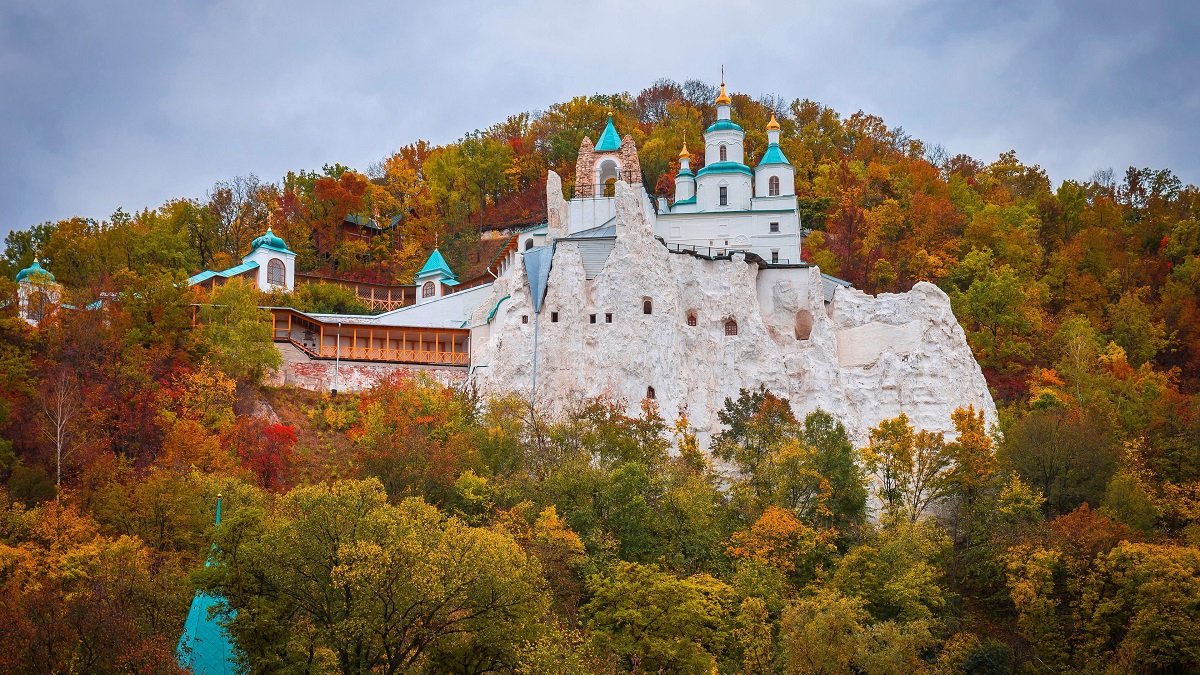 Праздник 9 октября: на Иоанна Богослова запрещено носить старую и неудобную обувь