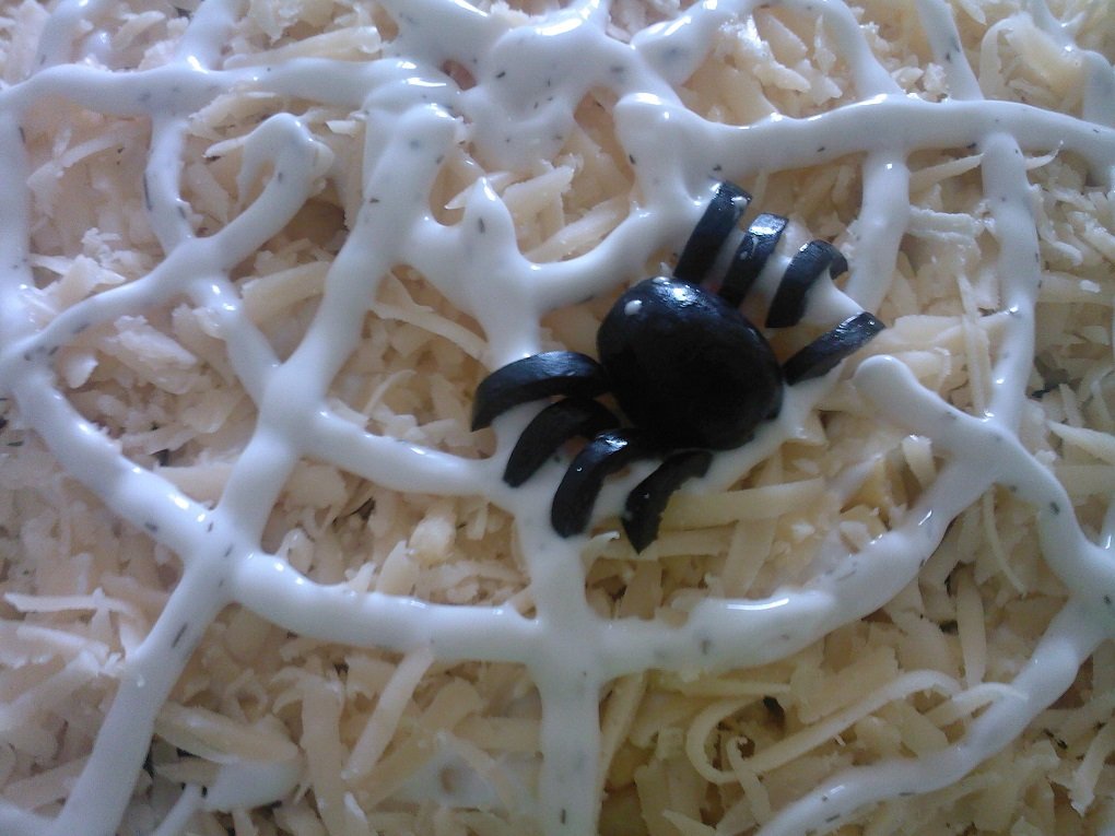 Салат «Паук на паутине» - пошаговый рецепт вкусной закуски на Хэллоуин