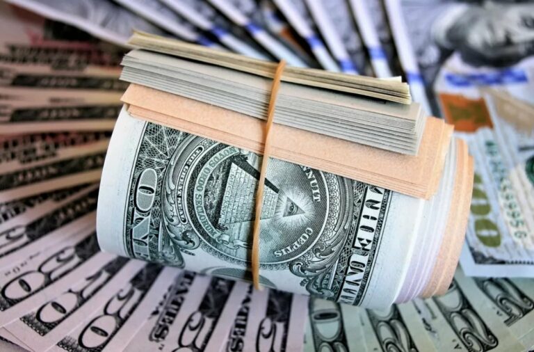 Як правильно робити валютні заощадження: поради експерта про покупку і продаж доларів в Україні - today.ua