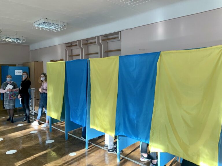 Захід ще довго не пробачить Україні місцеві вибори 2020, - дипломат - today.ua