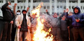 Влада Киргизстану погодилася з протестувальниками: результати виборів скасували, що далі - today.ua
