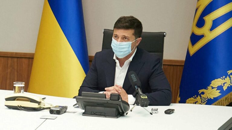 Україна чекатиме «справжню» вакцину від коронавіруса: Зеленський не довіряє російським препаратам - today.ua