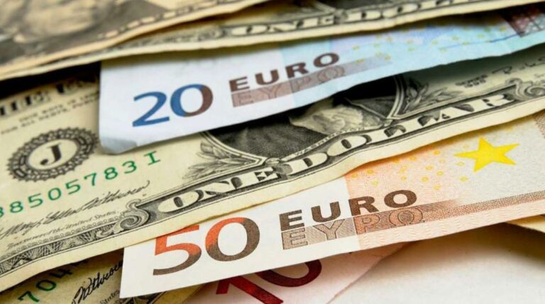 Курс валют в Україні злетів ще більше: скільки коштують долар і євро в перший день жовтня - today.ua