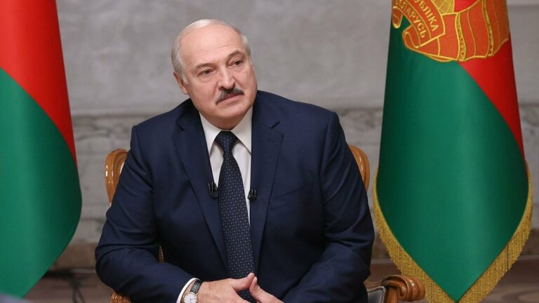 Лукашенко придумал, как быстро прекратить уличные акции: протестующим придется выбирать - today.ua