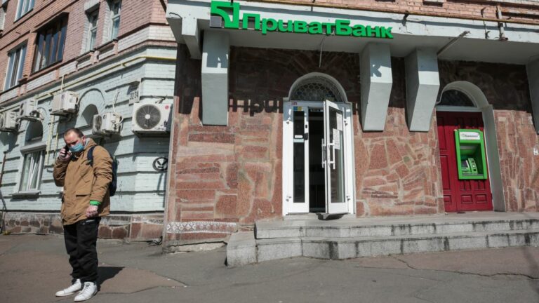 ПриватБанк отказывает клиентам в возврате гарантированных средств: украинцы теряют большие деньги     - today.ua