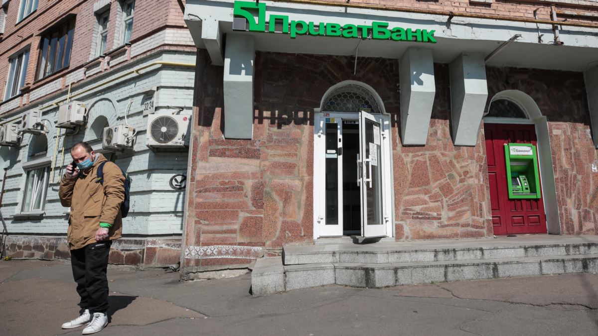 ПриватБанк отказывает клиентам в возврате гарантированных средств: украинцы теряют большие деньги