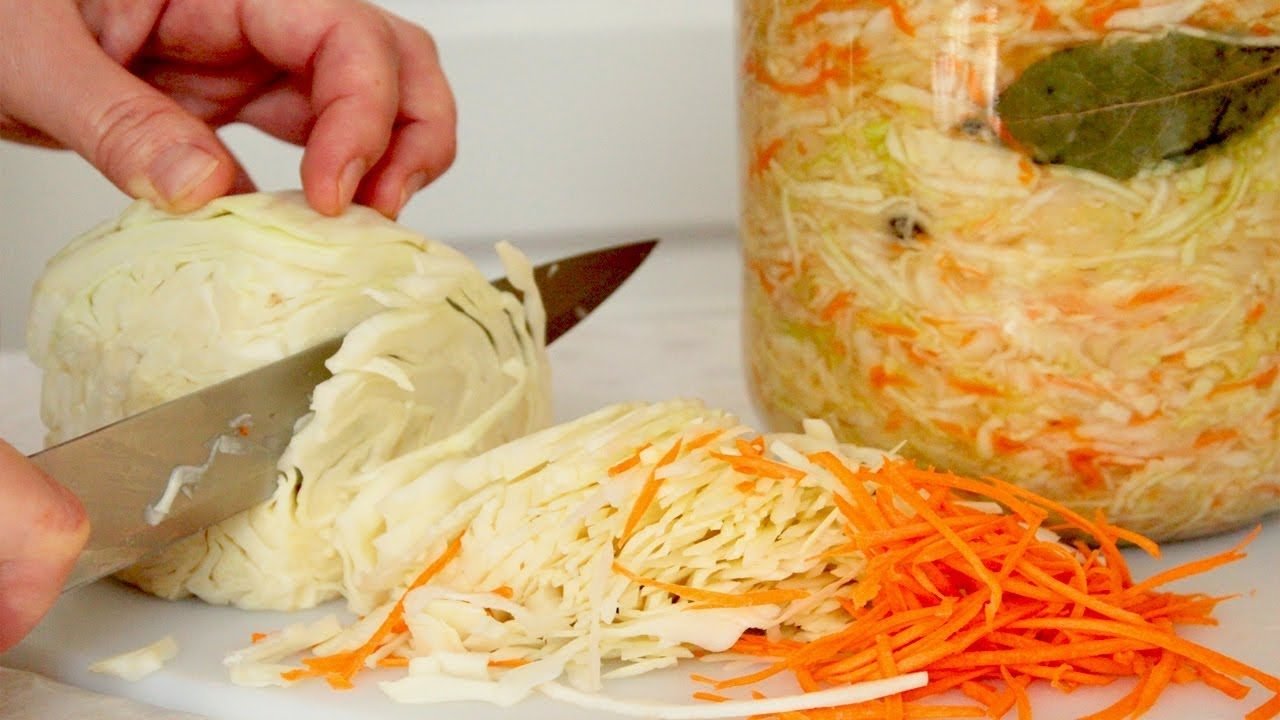 Квашена капуста на зиму: секрети приготування хрусткого салату з довгим терміном придатності