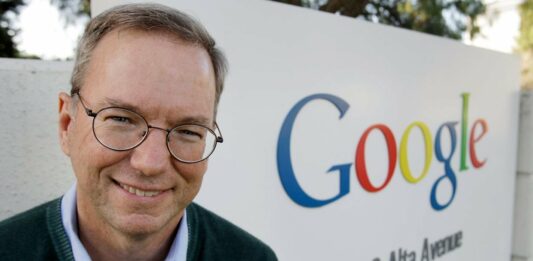 Екс-глава Google назвав соцмережі «підсилювачами для божевільних» - today.ua