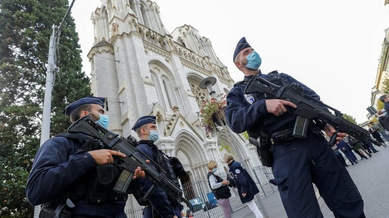 Франция объявила мобилизацию: на защиту граждан от терактов поднимут тысячи военных - today.ua