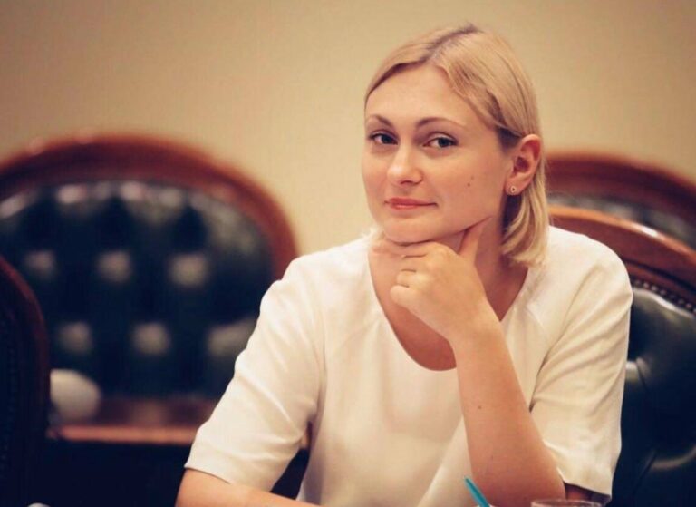 В “Слуге народа“ анонсировали постоянные опросы украинцев по инициативе Зеленского      - today.ua