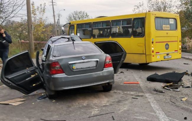 Тройное ДТП в Киеве: погиб совсем молодой мужчина, его родные - в тяжелом состоянии