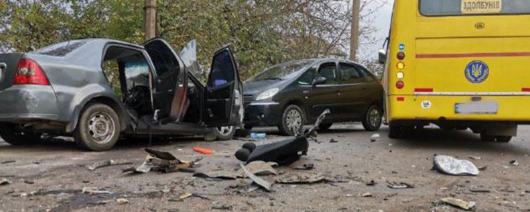 Тройное ДТП в Киеве: погиб совсем молодой мужчина, его родные - в тяжелом состоянии
