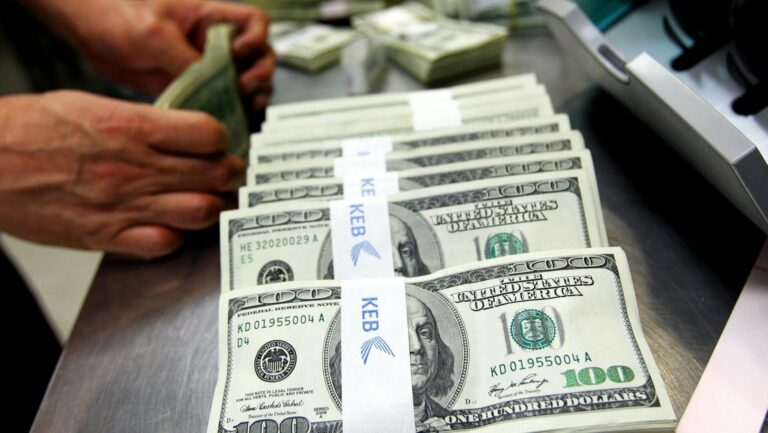 Что будет с курсом доллара в Украине после продления карантина: прогноз аналитиков    - today.ua