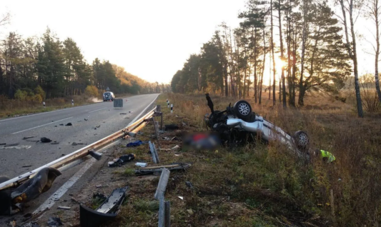 Смертельна ДТП на Сумщині: водій і троє пасажирів загинули після удару у відбійник - today.ua