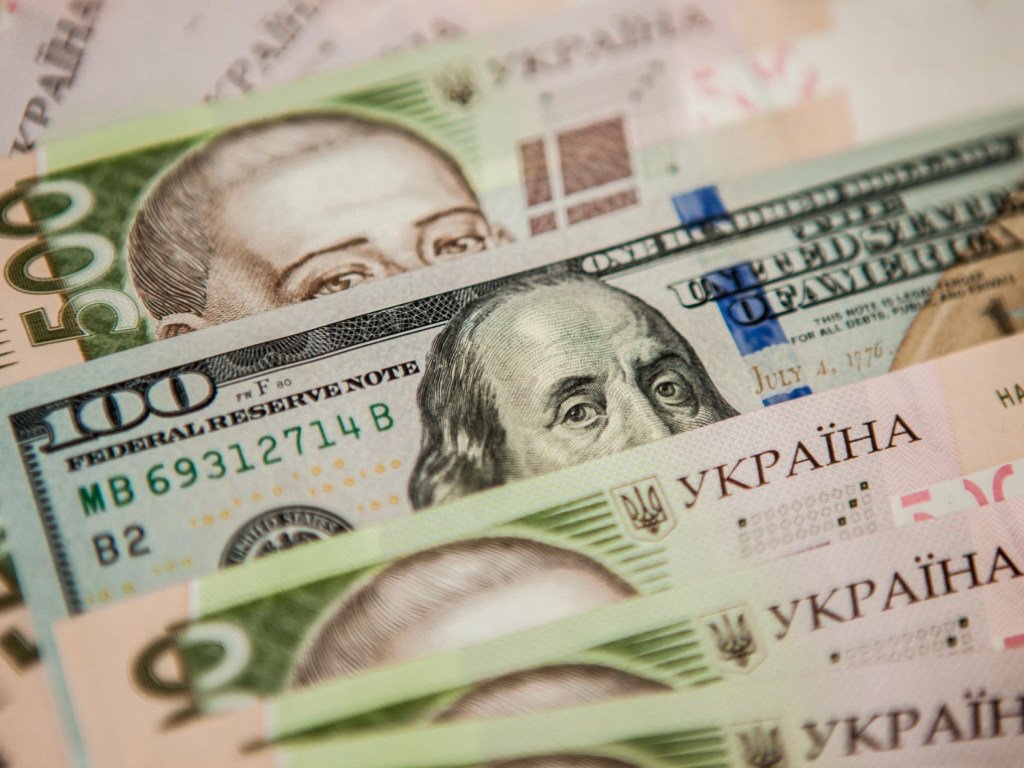 Яким буде курс долара на початку літа: українцям порадили, на чому можна заробити