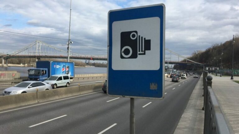 Камеры будут штрафовать за проезд по полосе общественного транспорта - today.ua
