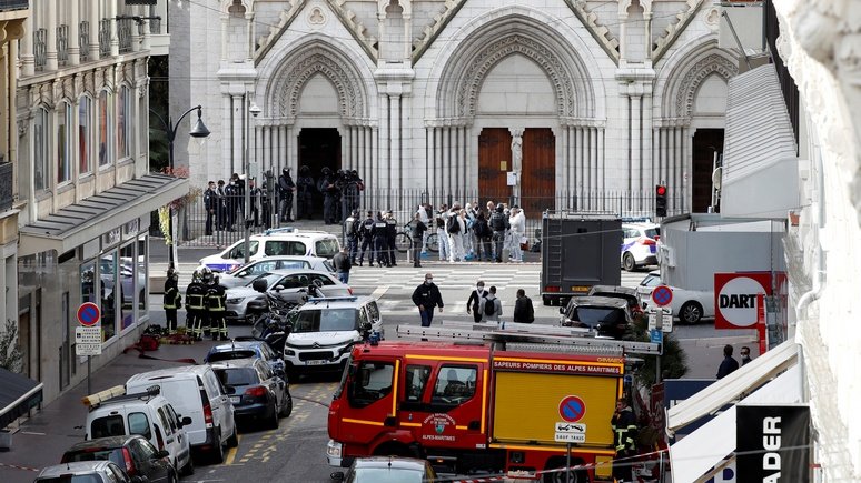 Франція опинилася в пеклі боротьби з ісламістською ідеологією: що сказав президент Макрон 