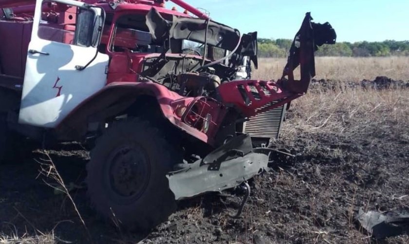 В Луганской области подорвался на мине пожарный автомобиль: машину разворотило вдребезги