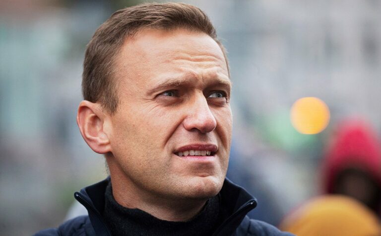 Навальний міг бути отруєний двічі: в аеропорту і до нього, - ЗМІ - today.ua