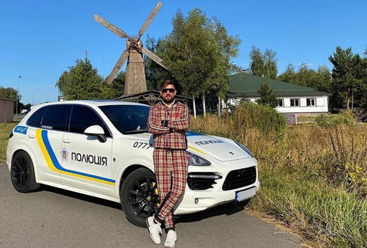 На известного харьковского блогера завели уголовное дело за авто с "полюцієй"