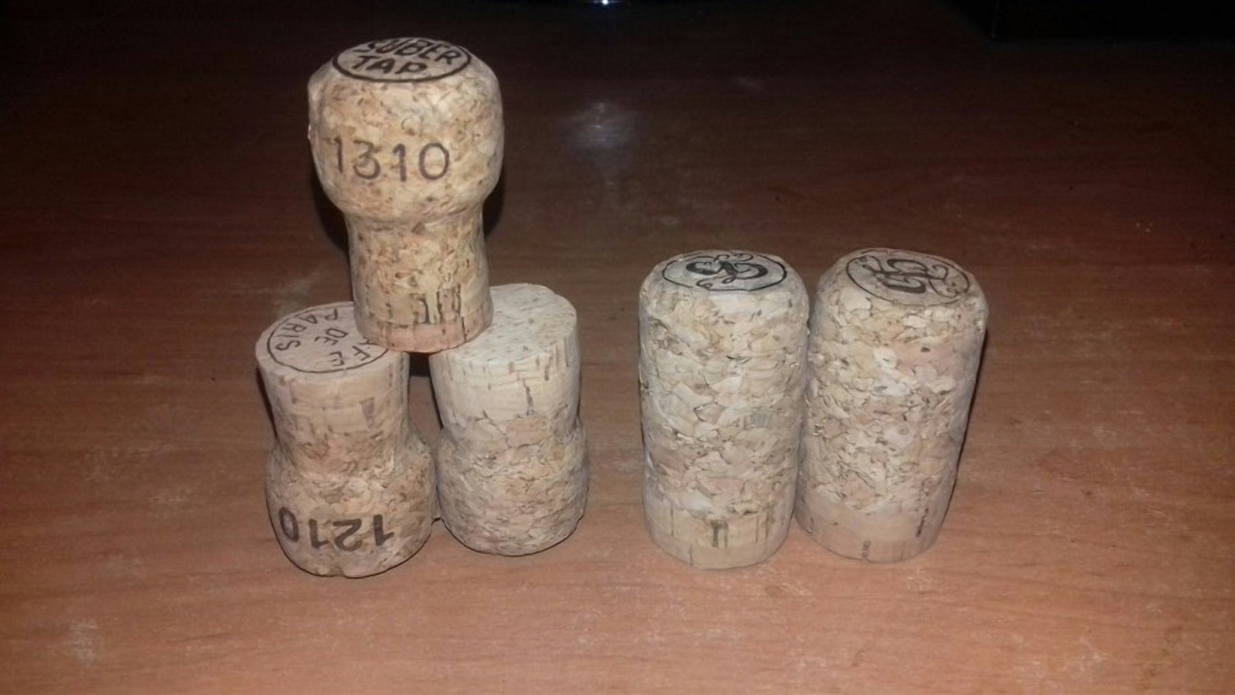 Як пробки від шампанського можуть стати в нагоді водієві