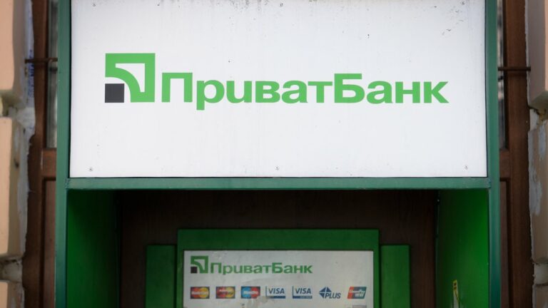 ПриватБанк не засчитывает через терминалы деньги и не выдает сдачи: клиенты требуют разобраться   - today.ua