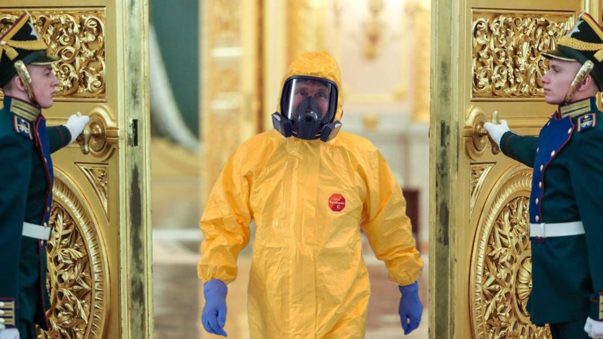 Путін і коронавірус: як 68-річному російському президенту вдається уникати зараження