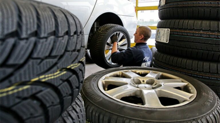 Некоторым украинским водителям пора менять летние шины на зимние  - today.ua