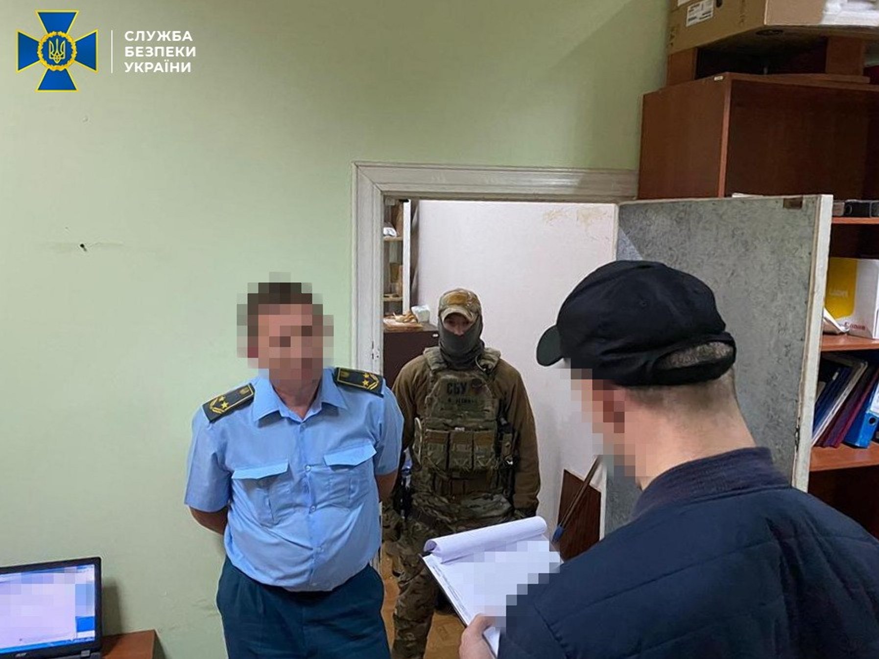 Сотрудники таможни вымогали взятки за растаможку «евроблях» -  400 тысяч долларов в месяц