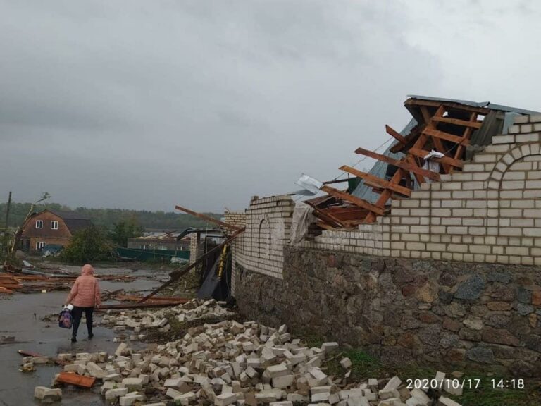 Катастрофа в Кропивницькому: ураган зруйнував понад сотню будинків, міська влада терміново зібралася на нараду - today.ua