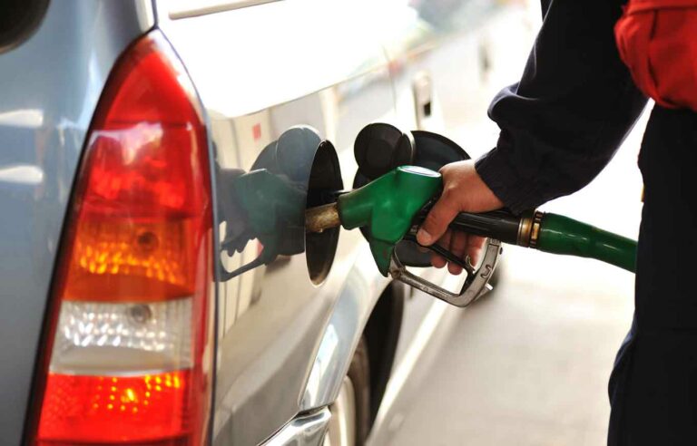 В Україні найбільші мережі заправок дружно підвищили ціни на бензин: що відбувається на АЗС - today.ua