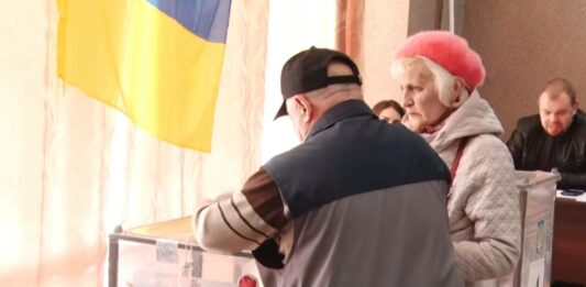 Стало известно, как ответили на всеукраинский опрос родители Зеленского - today.ua