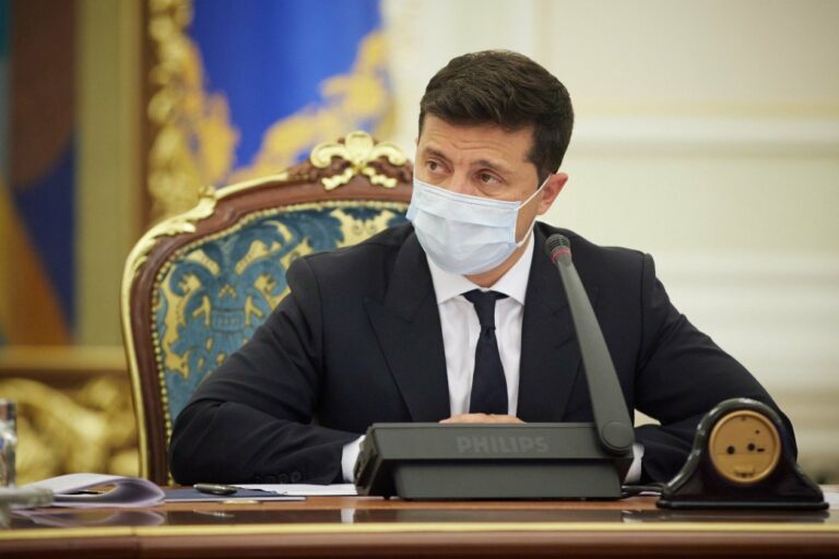 Зеленський заявив, що готовий першим випробувати на собі українську вакцину від коронавіруса - today.ua