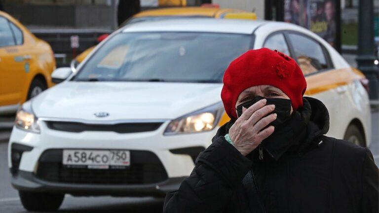 Карантин выходного дня: пенсионерам разрешат выходить на улицу в определенные часы - today.ua