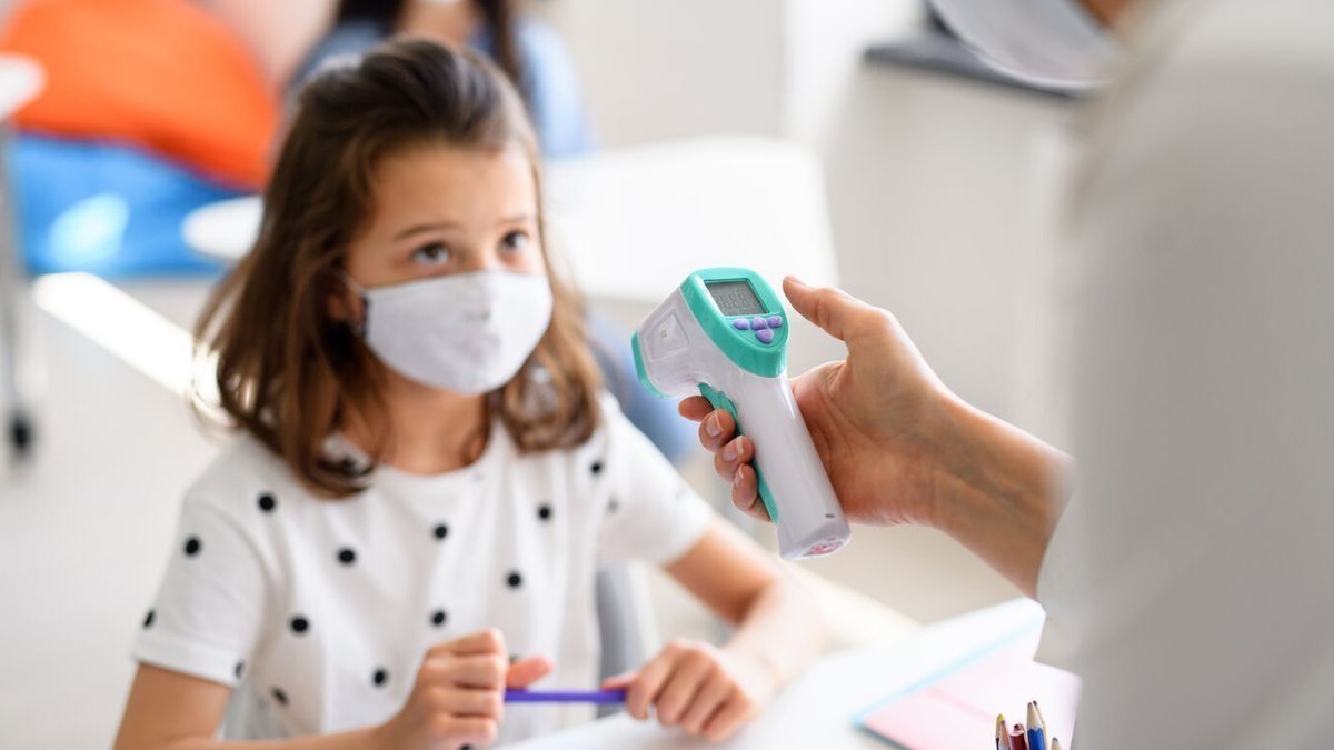 Школы перекладывают на родителей ответственность за COVID-19 у детей: в МОЗ возмущены произволом