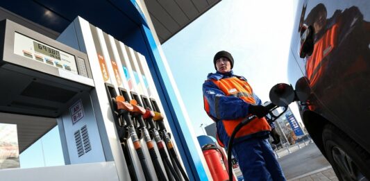 Сетевые АЗС одновременно подняли цены на бензин и ДТ - today.ua