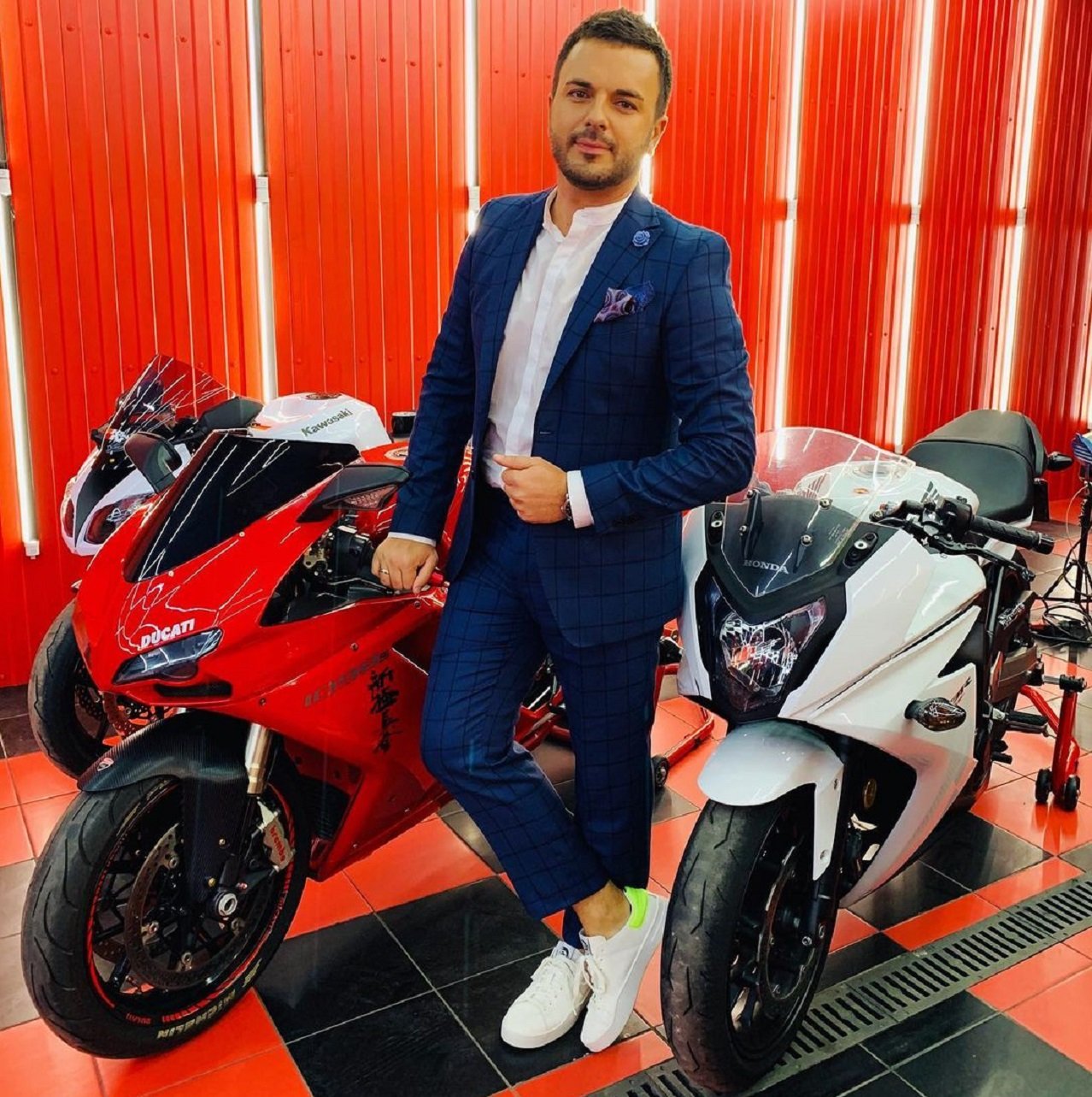 Григорий Решетник стал отцом в третий раз: телеведущий поделился первым фото малыша - today.ua