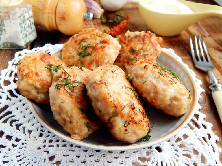 Куриные котлеты с манной крупой: рецепт сочного и аппетитного мясного блюда - today.ua