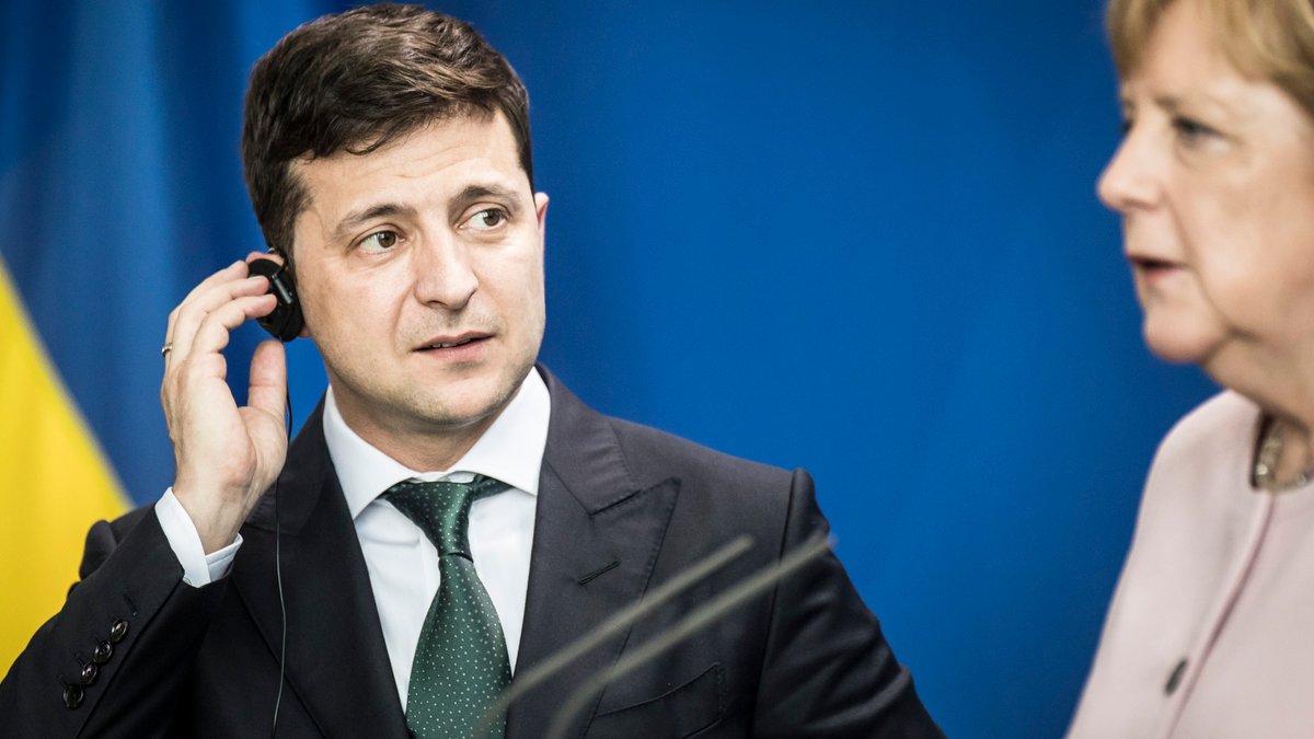 Зеленський попросив Меркель допомогти Україні з вакциною від коронавіруса