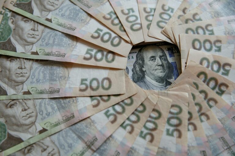 Эксперты дали прогноз курса доллара до конца года: стоит ли продавать валюту - today.ua